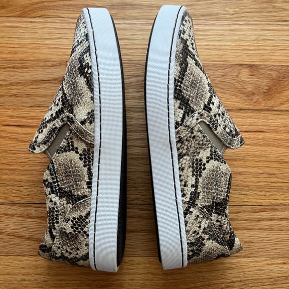 Clarks Pawley Bliss Sneaker in Taupe Snake - Picture 3 of 5